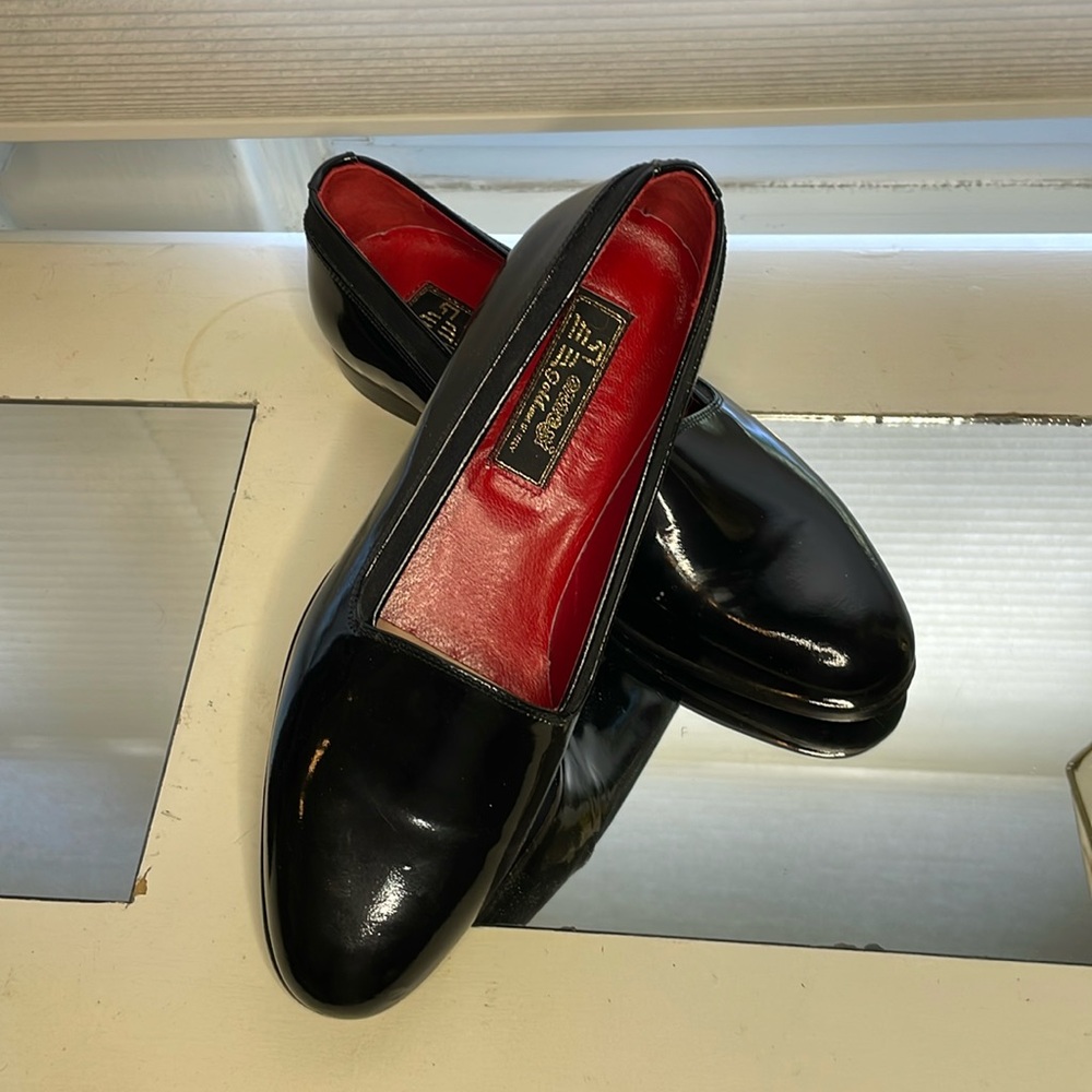 Vintage Ennesi gold men’s Italian patent leather shoes. Size 7.5. New with tags.